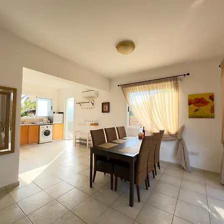 3 Bedroom With Pool 5 Minutes To The Center Of Villa Paphos