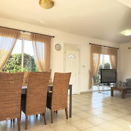 3 Bedroom With Pool 5 Minutes To The Center Of Paphos