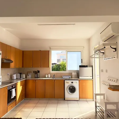 3 Bedroom With Pool 5 Minutes To The Center Of Paphos 别墅 *