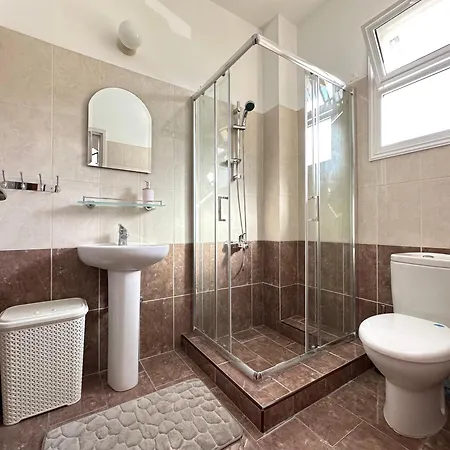 3 Bedroom With Pool 5 Minutes To The Center Of