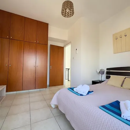 3 Bedroom With Pool 5 Minutes To The Center Of Paphos 别墅