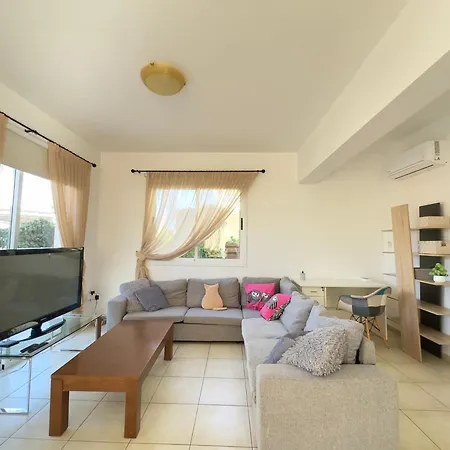 3 Bedroom With Pool 5 Minutes To The Center Of *