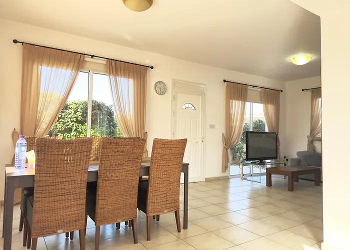 3 Bedroom With Pool 5 Minutes To The Center Of