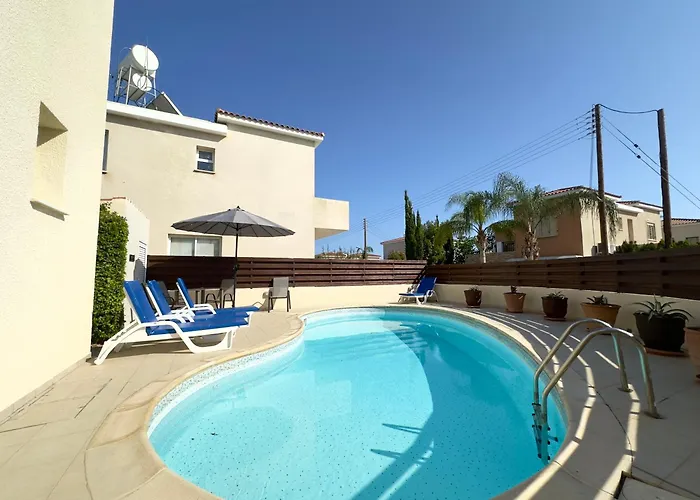 3 Bedroom With Pool 5 Minutes To The Center Of * Paphos