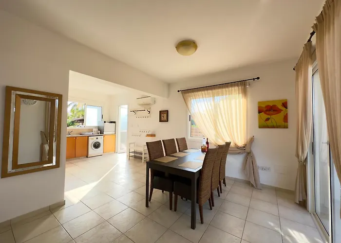 3 Bedroom With Pool 5 Minutes To The Center Of Vila Paphos