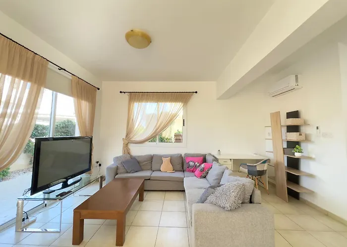 3 Bedroom With Pool 5 Minutes To The Center Of *