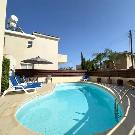 3 Bedroom With Pool 5 Minutes To The Center Of * Pafos